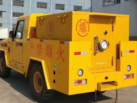 东阿凯龙爆破器材运输车：保障爆破任务的安全运行