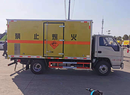 东阿爆破器材运输车技术升级与安全合规新趋势